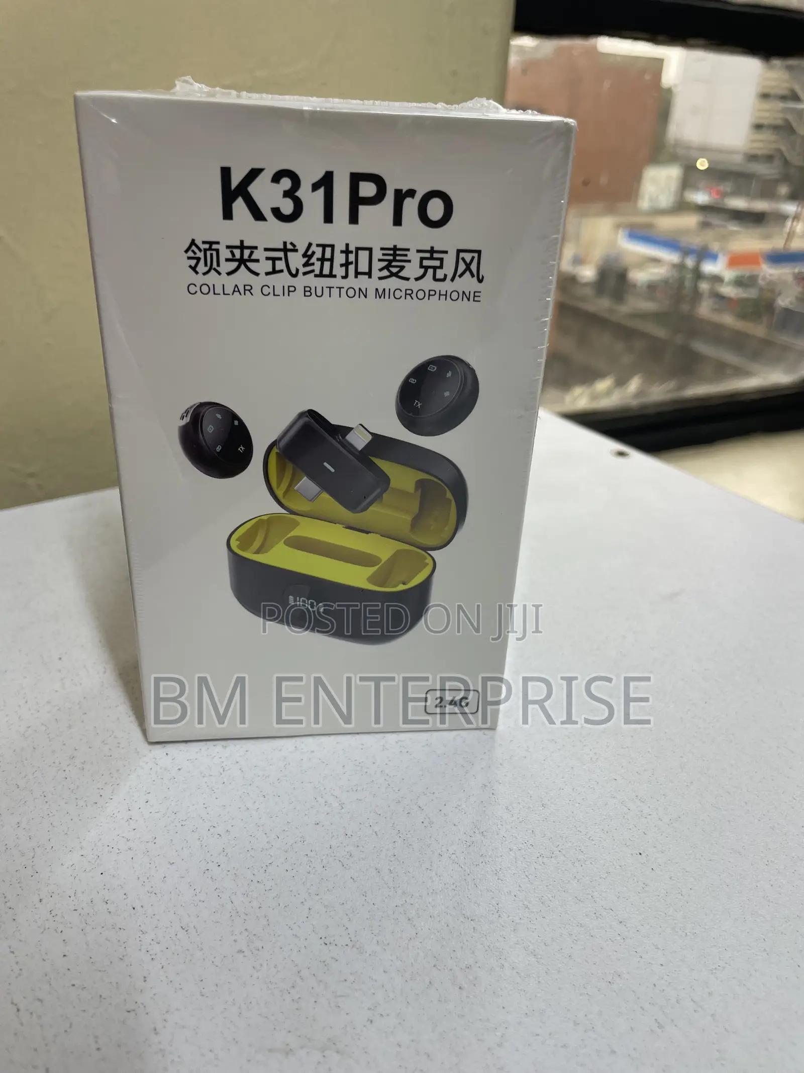  Pro Wireless Microphones With a Charging Case