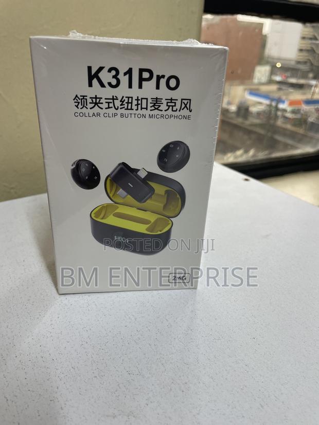 Pro Wireless Microphones With a Charging Case - main view