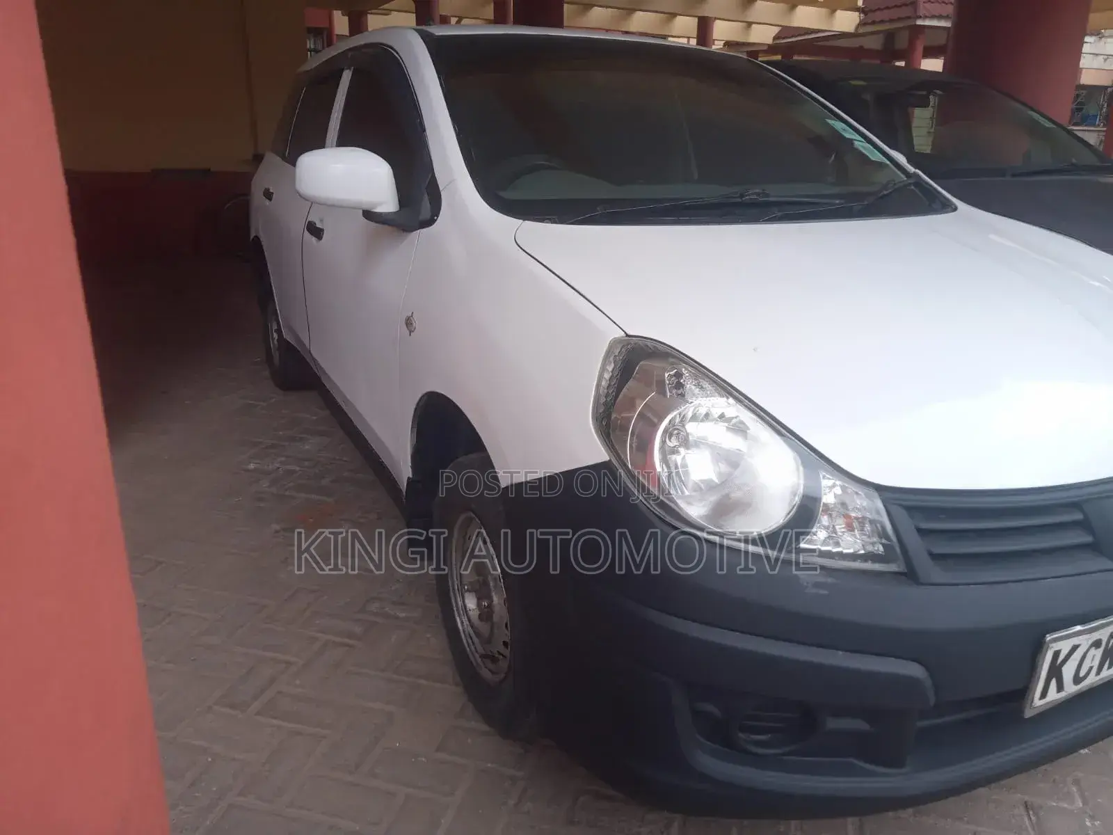 Nissan Advan 2013 White