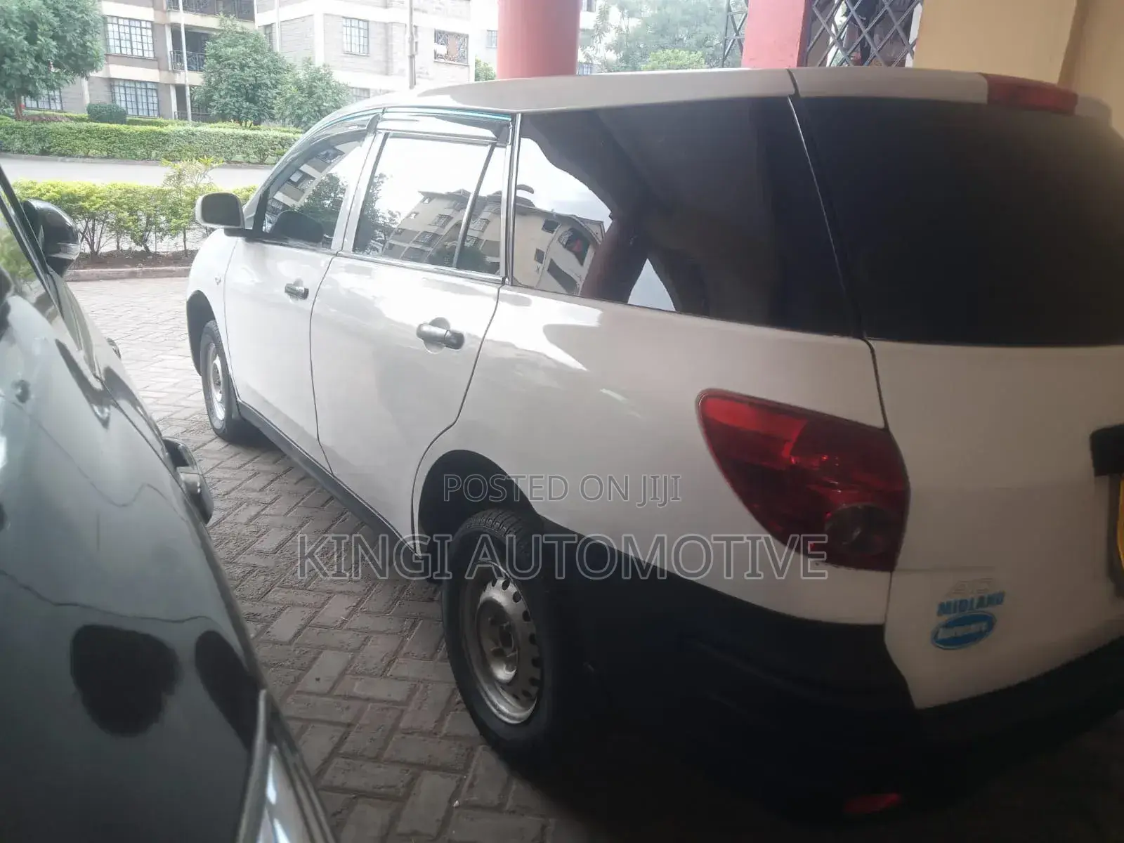 Nissan Advan 2013 White