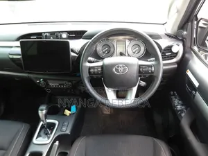 Toyota Hilux 2022 Black