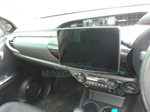 Toyota Hilux 2022 Black