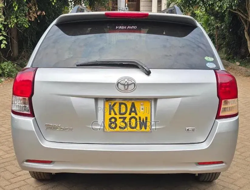 Toyota Corolla Fielder 2013 Silver