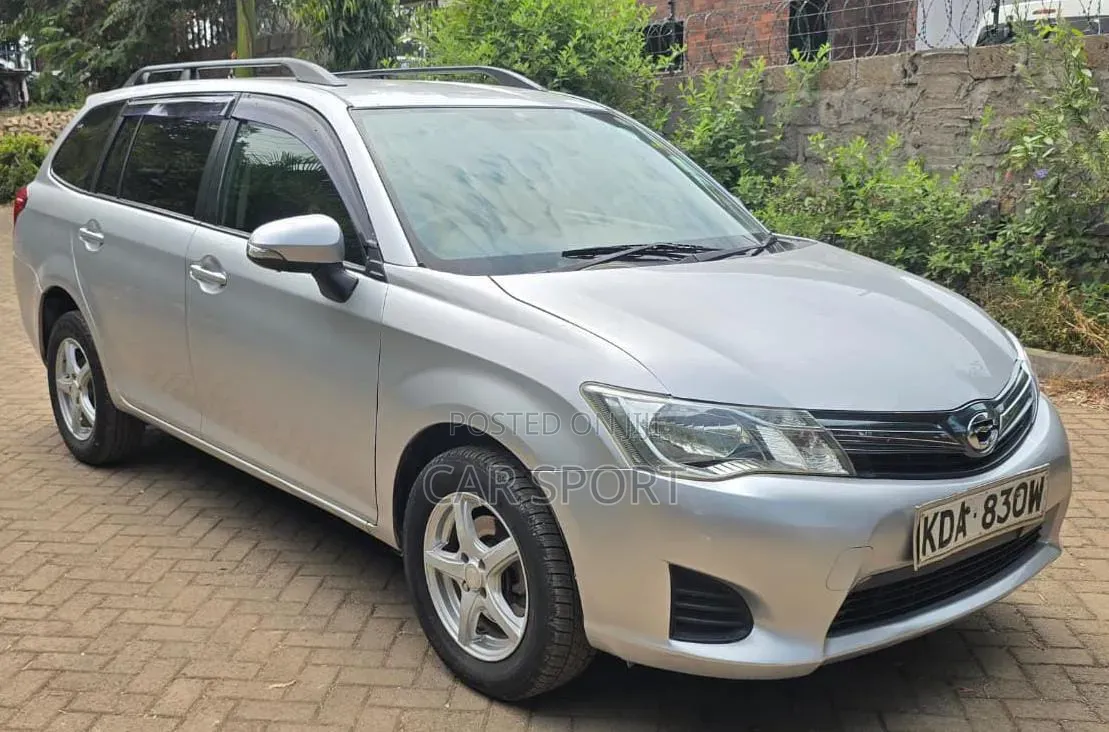 Toyota Corolla Fielder 2013 Silver