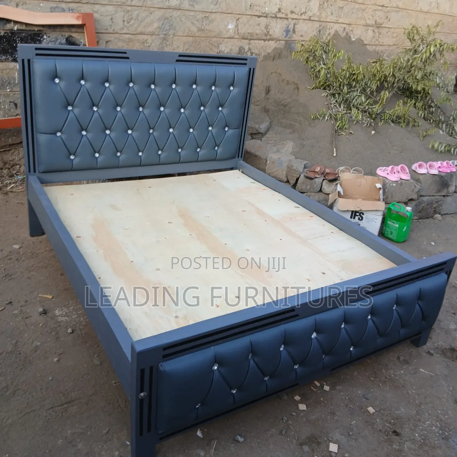 5x6 Strong Mocket Bed Color Gray With Sliver Buttons