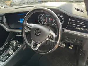Volkswagen Touareg 2019 Pearl