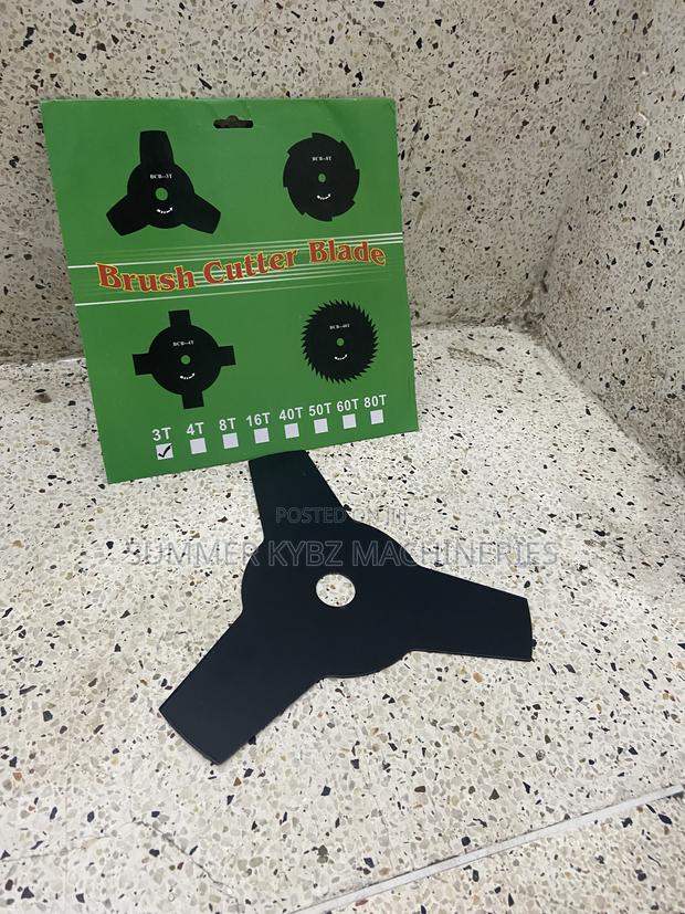 3-Tooth (3T) Black Carbon Steel Brush Cutter Blade.