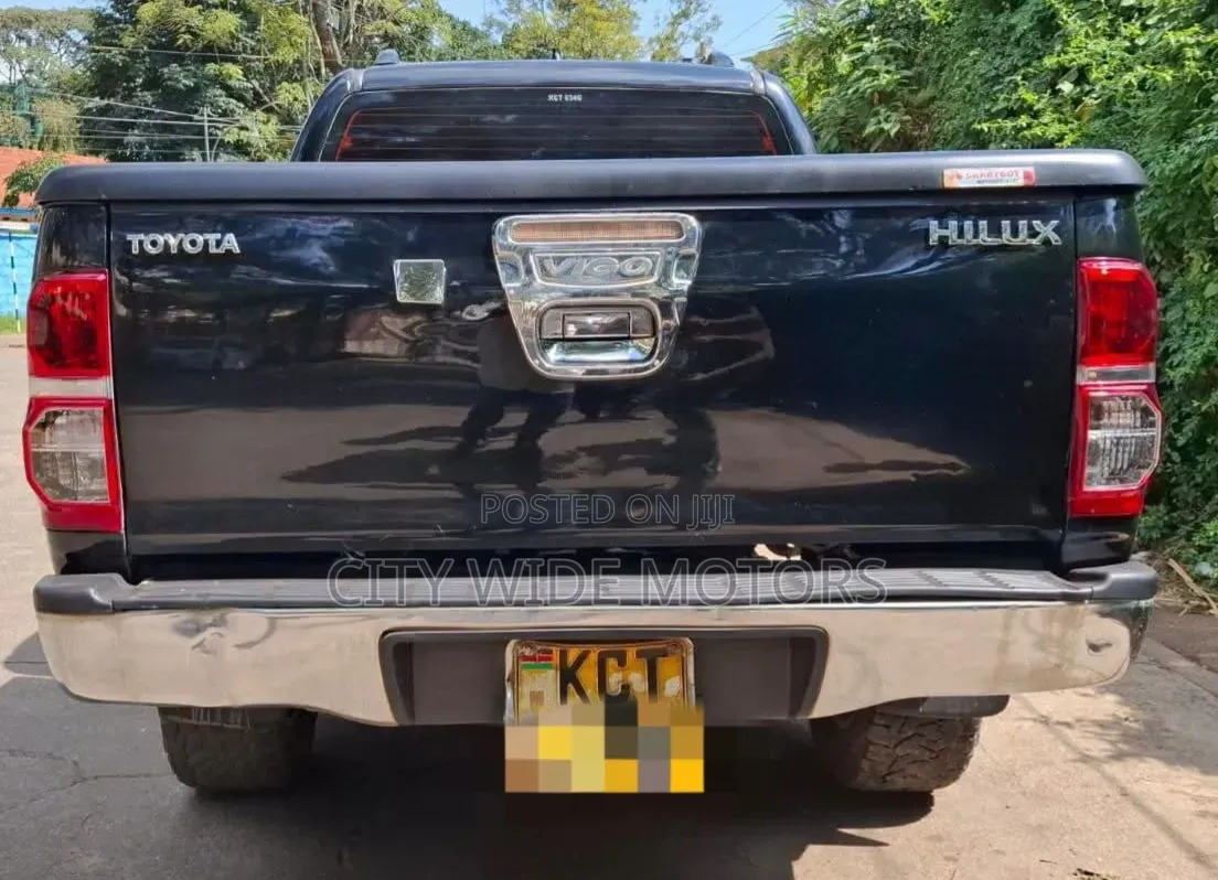 Toyota Hilux 2012 Black