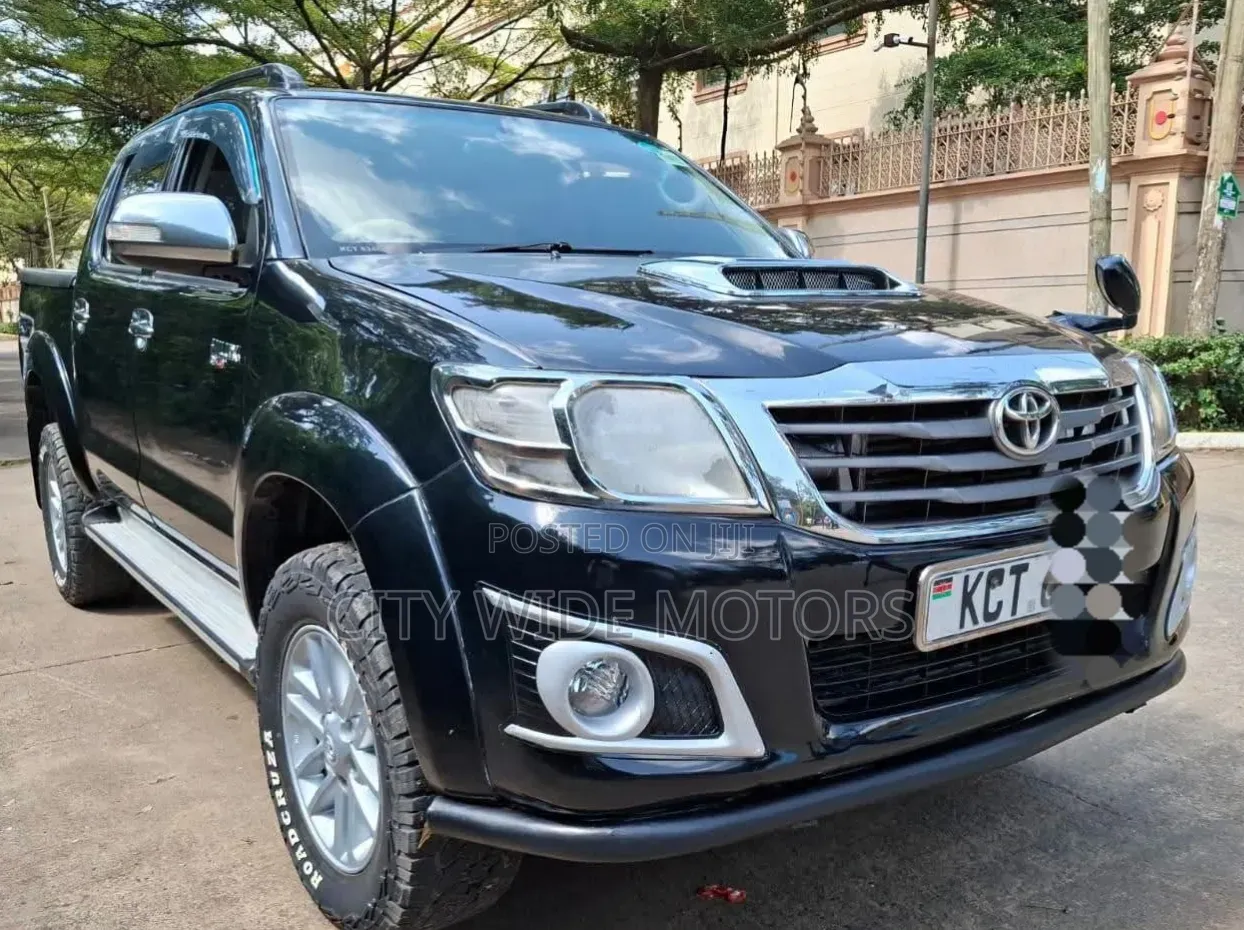 Toyota Hilux 2012 Black