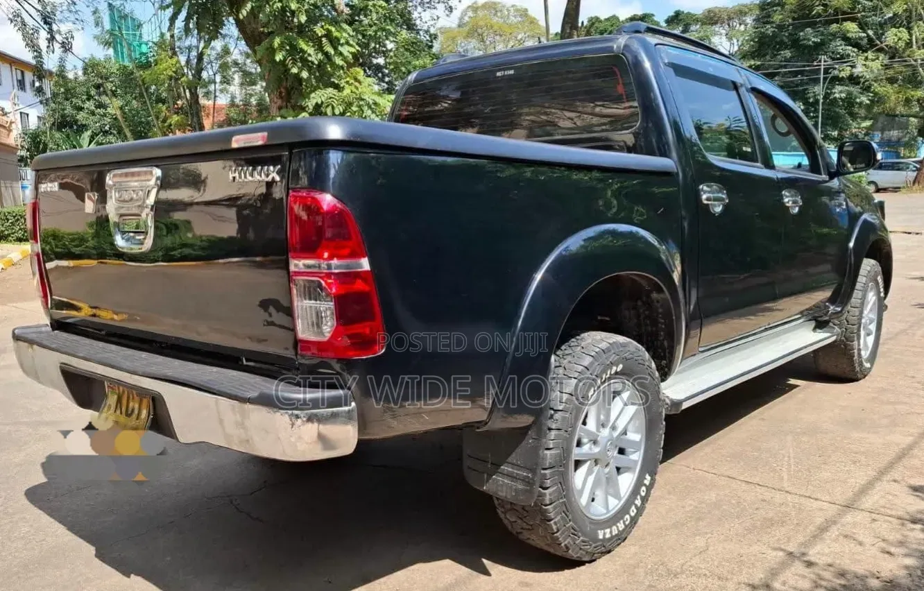 Toyota Hilux 2012 Black