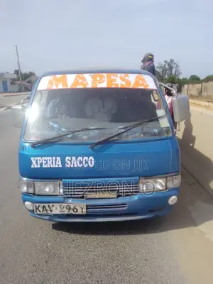 Nissan Caravan (Urvan) 2000 Blue