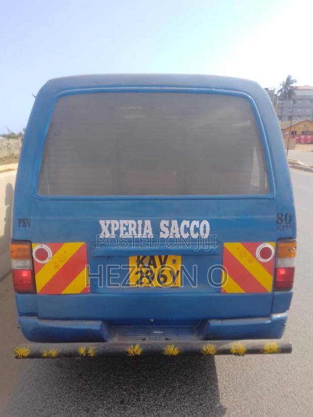 Nissan Caravan (Urvan) 2000 Blue - thumbnail 3
