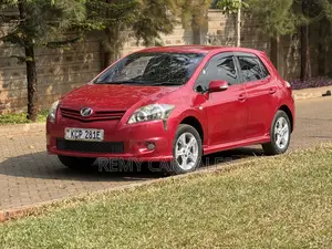 Toyota Auris 2010 Red