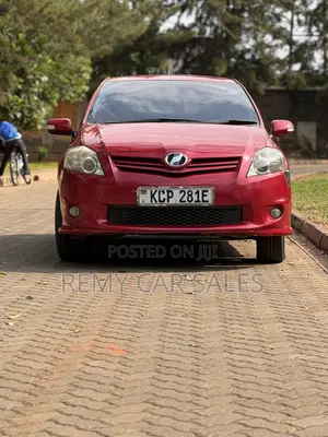 Toyota Auris 2010 Red