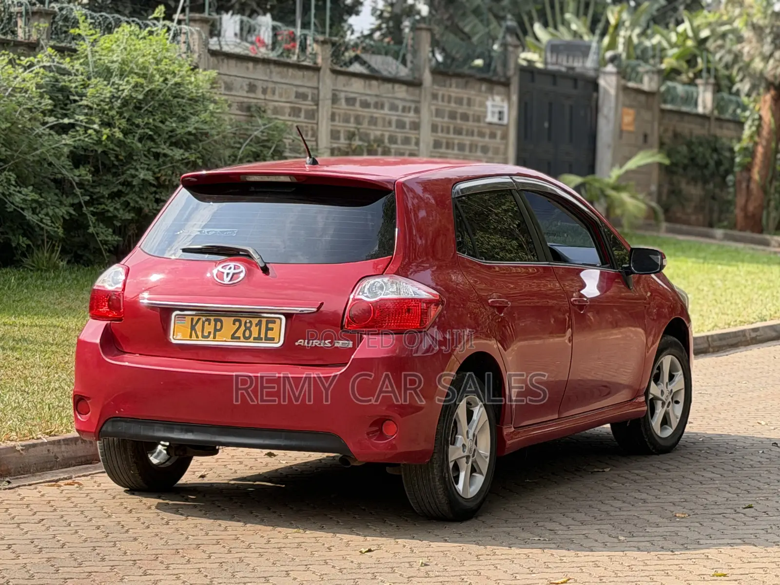 Toyota Auris 2010 Red