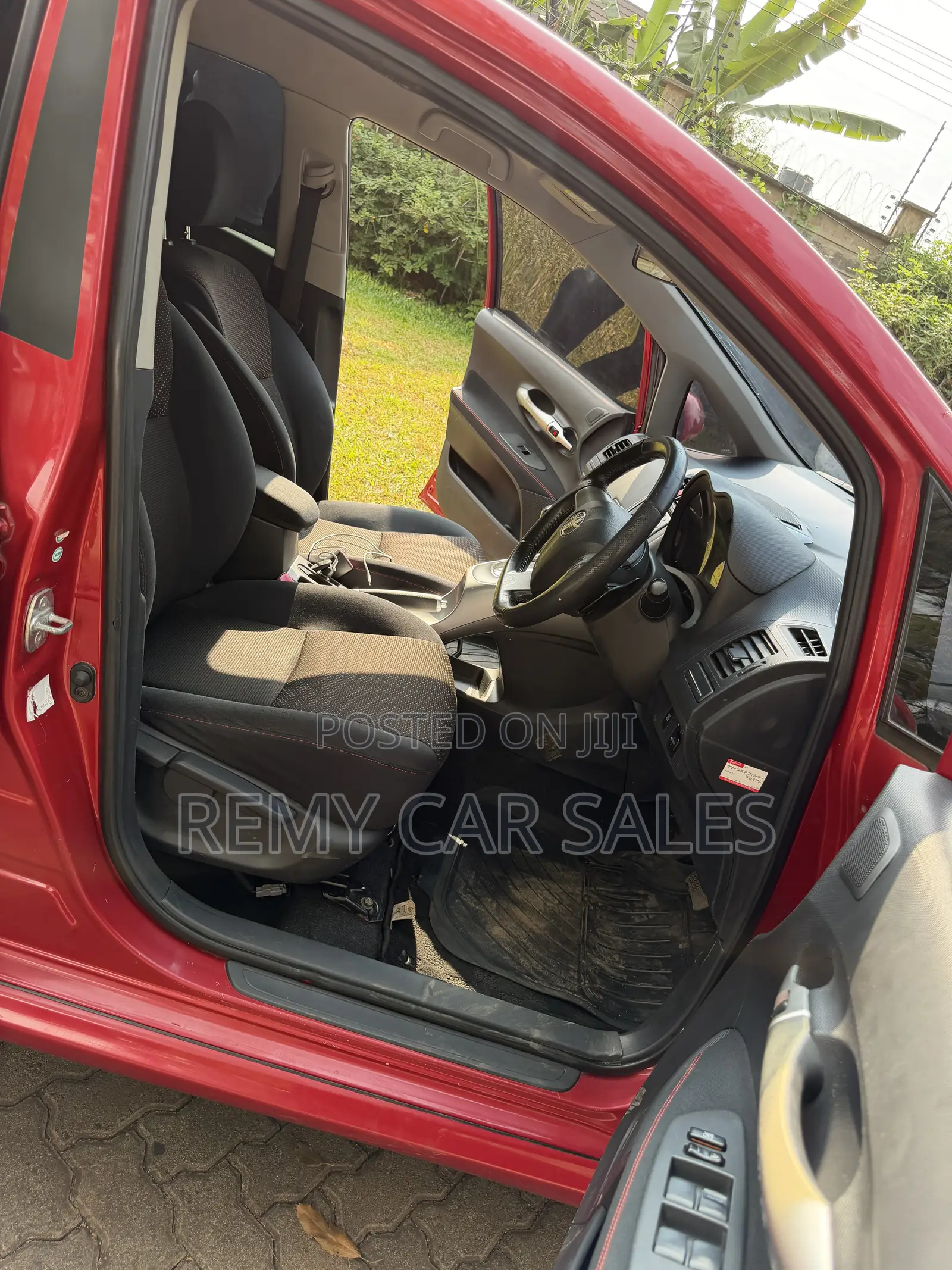 Toyota Auris 2010 Red