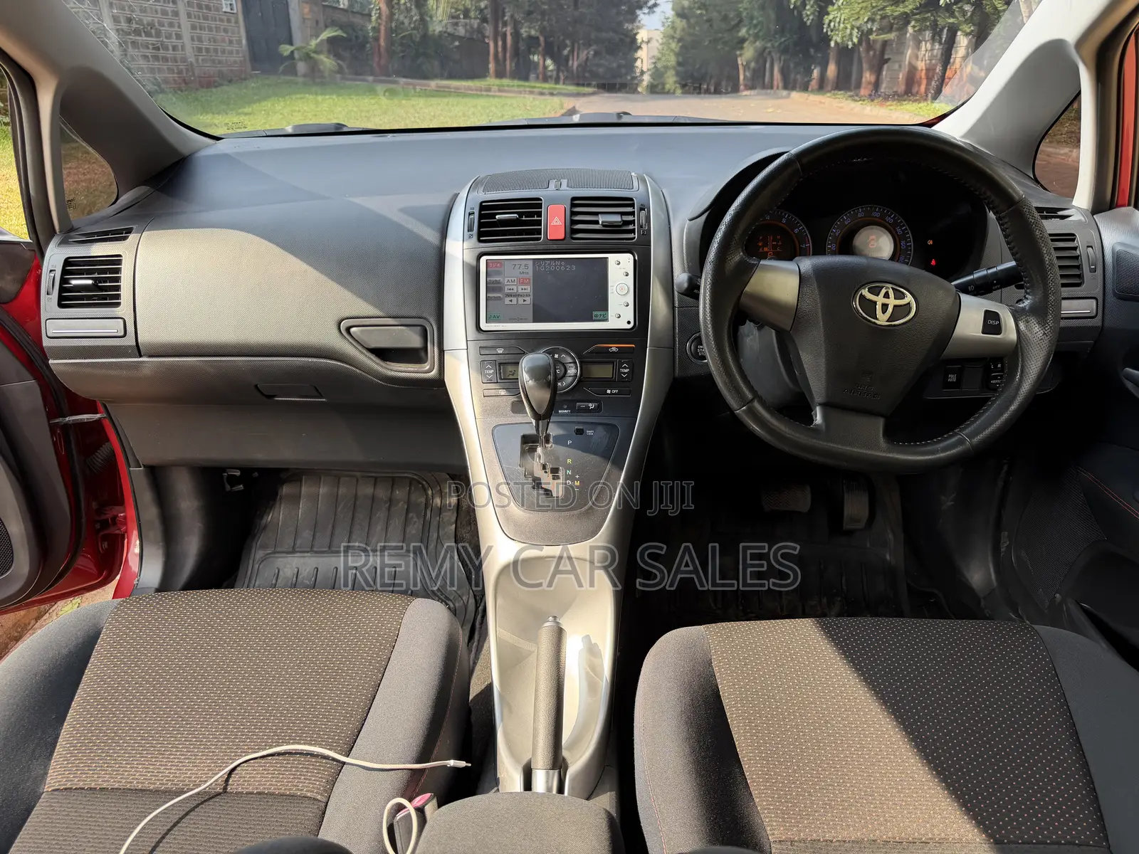 Toyota Auris 2010 Red