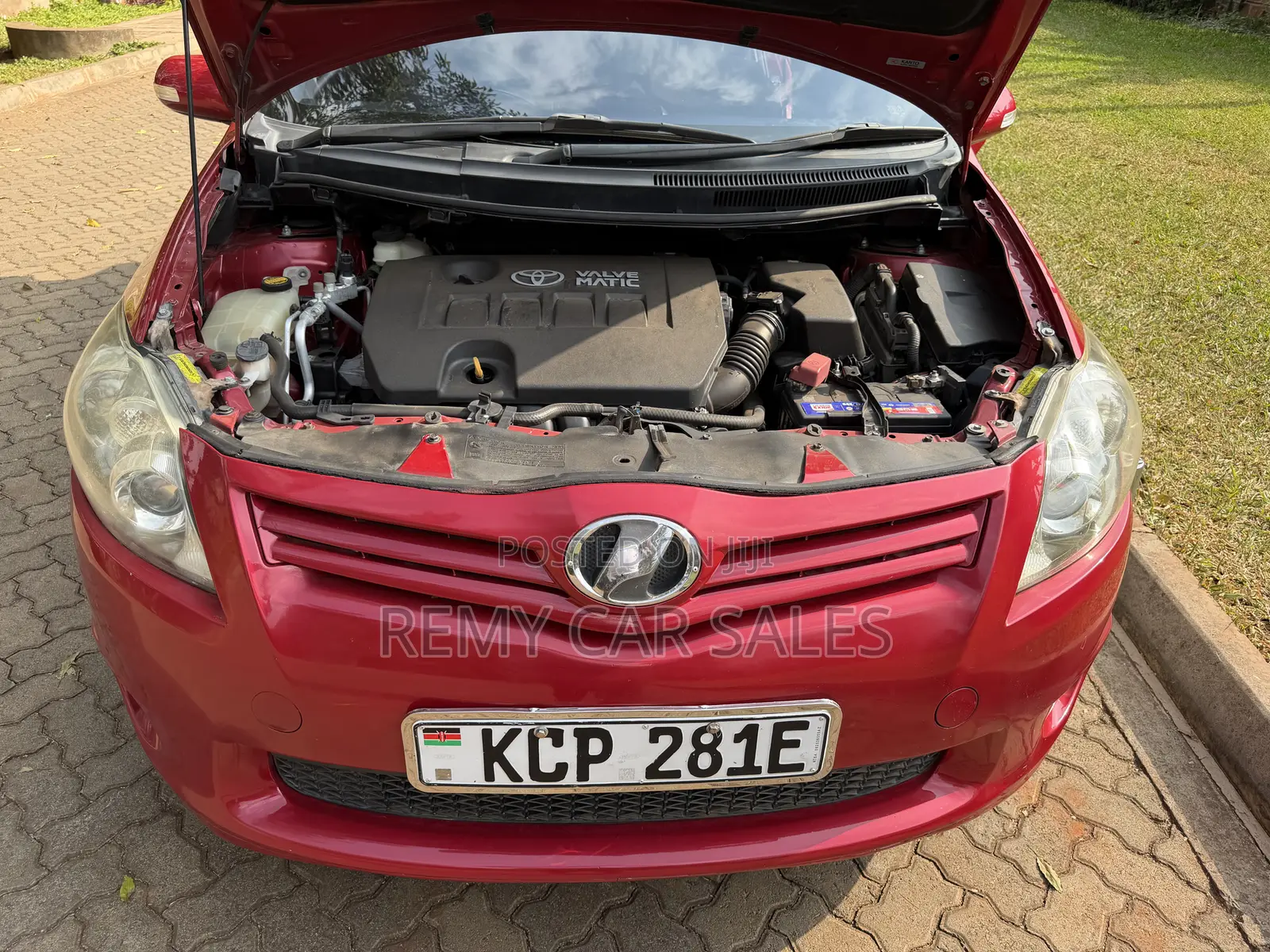 Toyota Auris 2010 Red