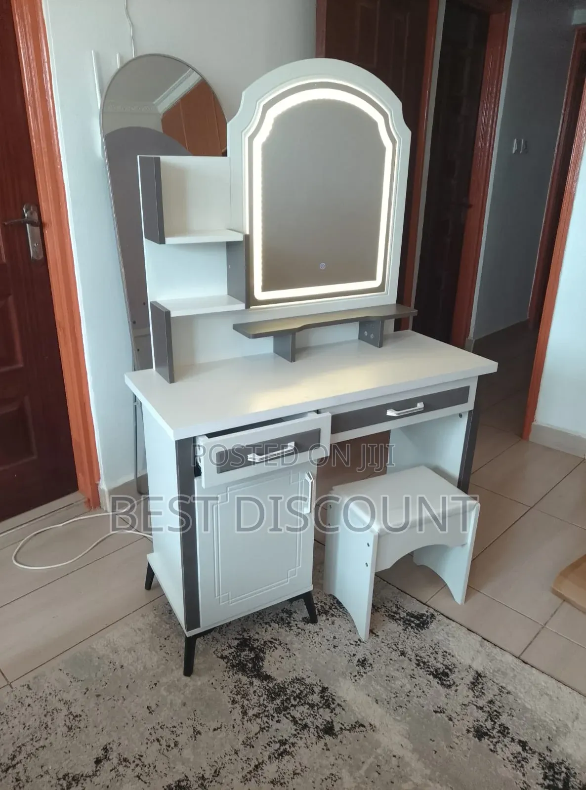 Make - Up Dressing Table With Lights