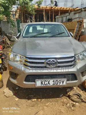 Toyota Hilux 2019 Silver