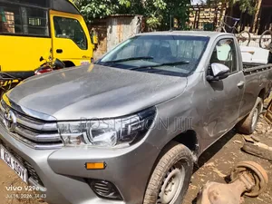Toyota Hilux 2019 Silver