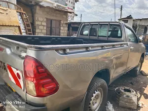 Toyota Hilux 2019 Silver