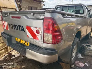 Toyota Hilux 2019 Silver