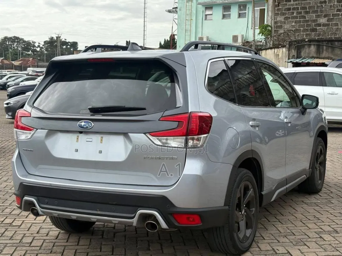 Subaru Forester 2022 Silver