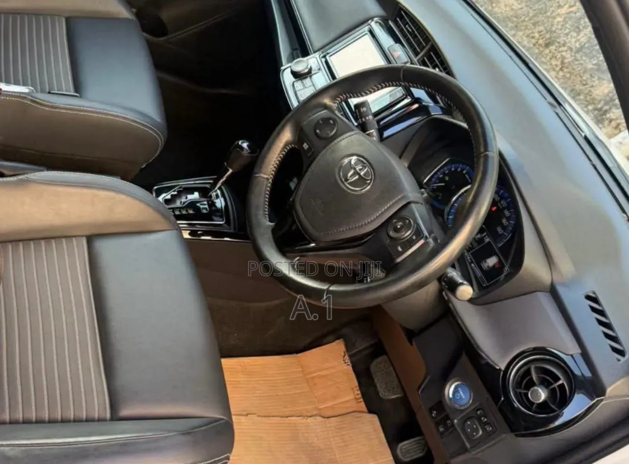 Toyota Corolla Fielder 2019 Off white