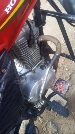 Honda CB 2024 Red