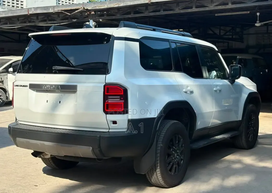 Toyota Land Cruiser Prado 2024 Pearl