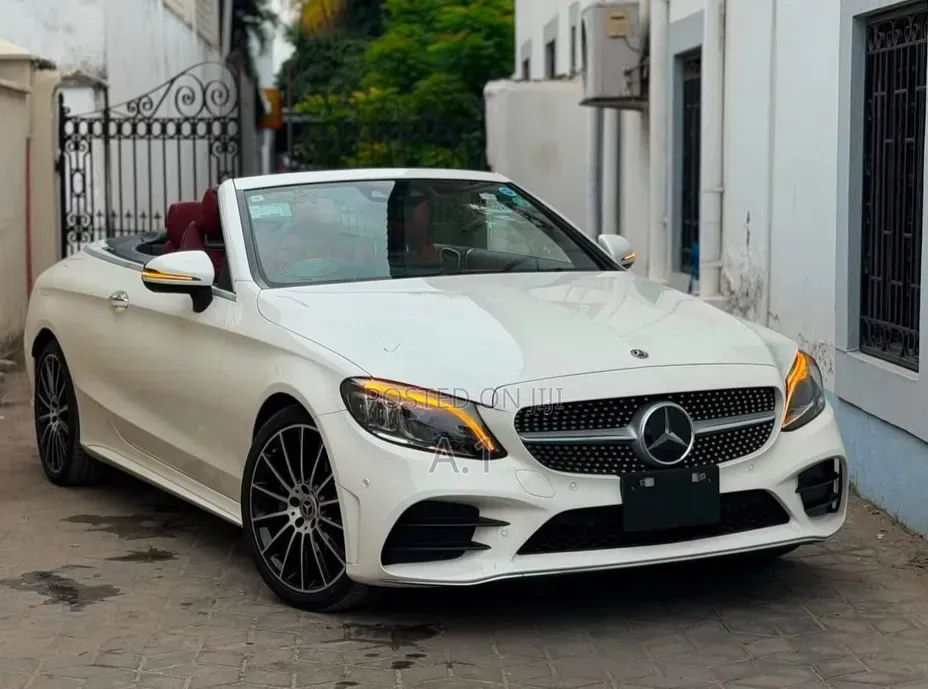 Mercedes-Benz C180 2019 Pearl