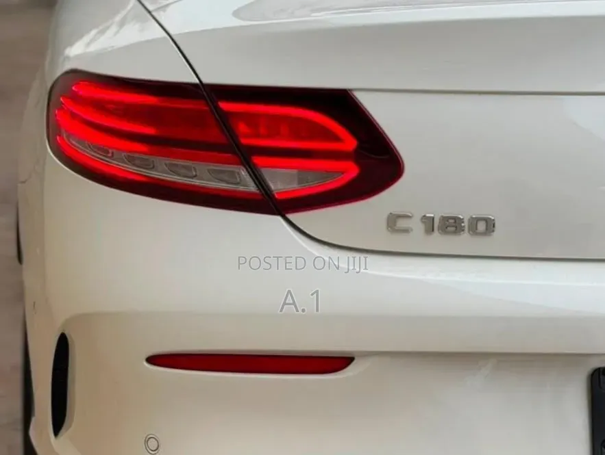 Mercedes-Benz C180 2019 Pearl