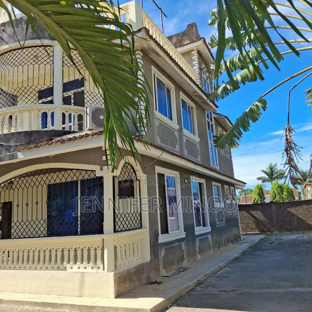 4bdrm Maisonette in Utange for sale - thumbnail 4