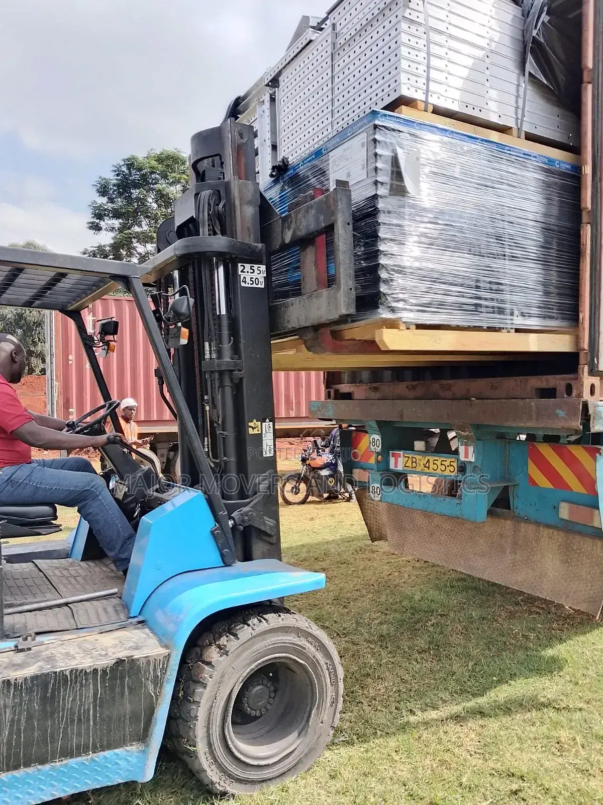 Heavy Duty Forklift for Lifting Solutions Accessible