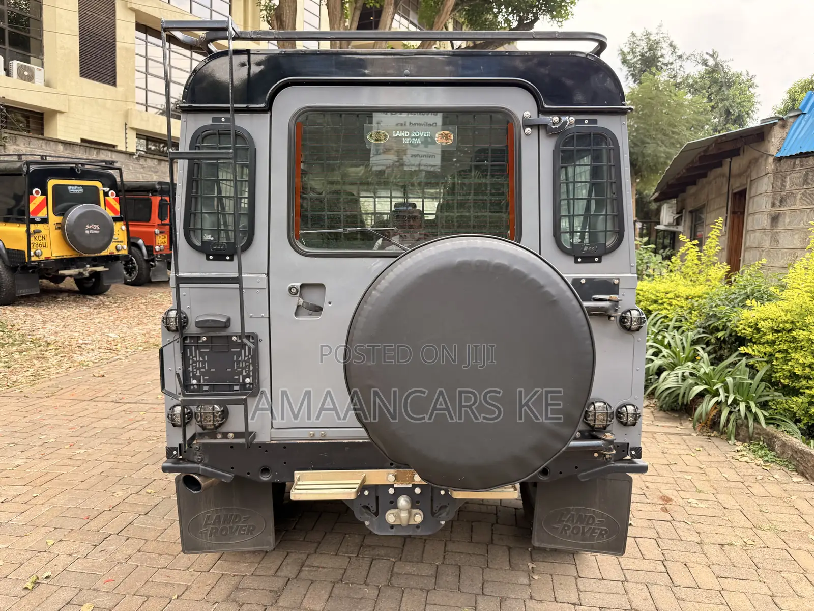 Land Rover Defender Puma 110 SW 2012 Gray