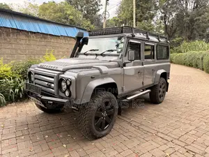 Land Rover Defender Puma 110 SW 2012 Gray