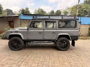 Land Rover Defender Puma 110 SW 2012 Gray