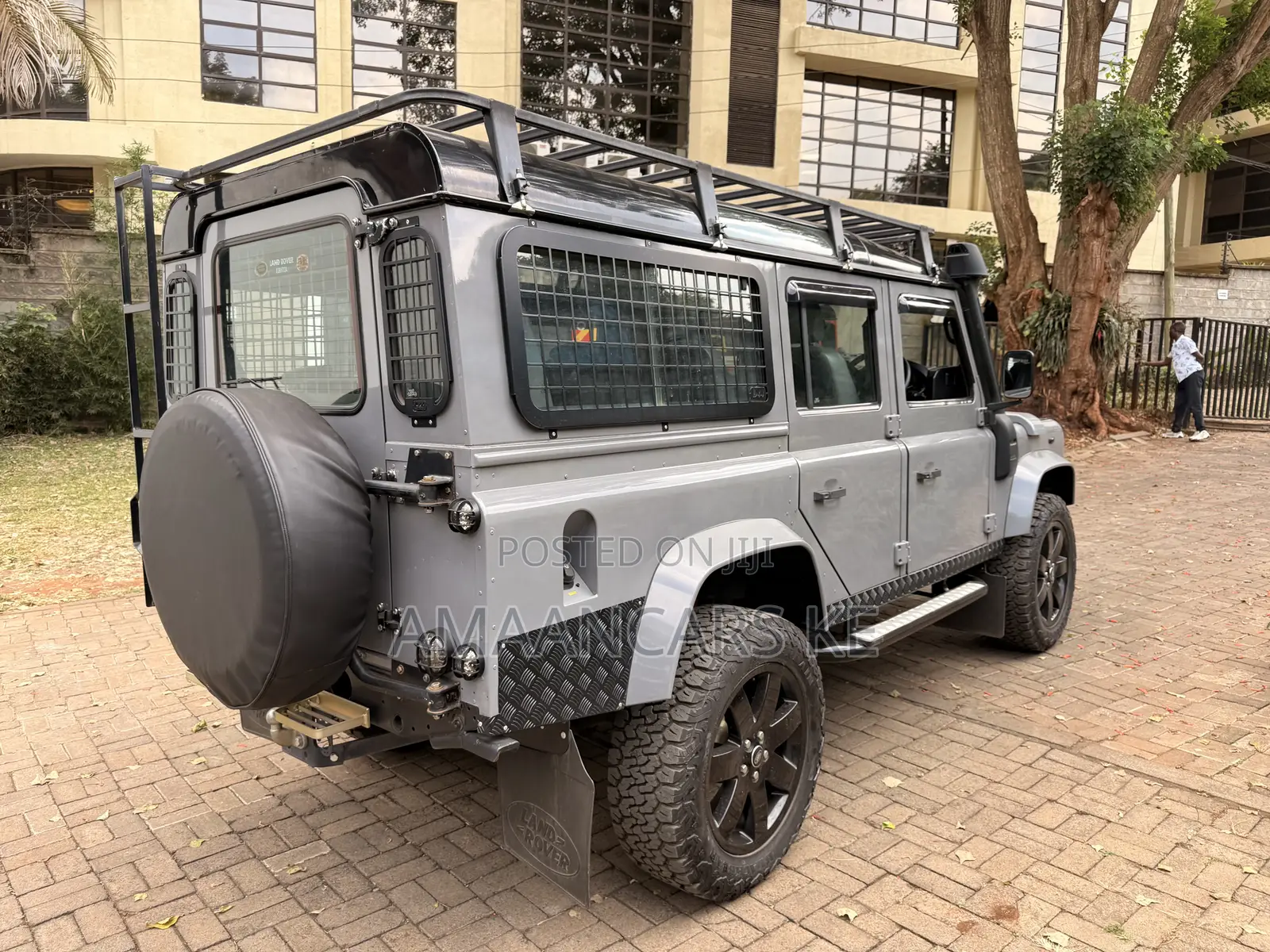 Land Rover Defender Puma 110 SW 2012 Gray