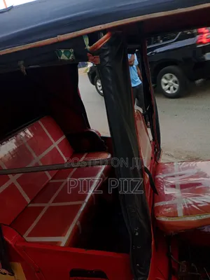 Piaggio 2023 Red