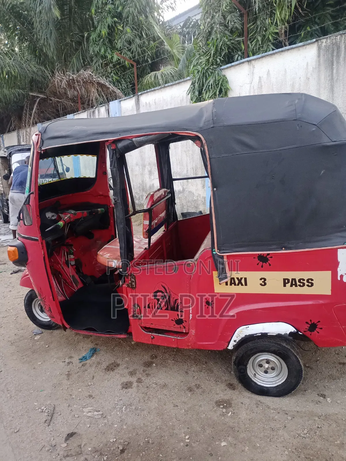 Piaggio 2023 Red
