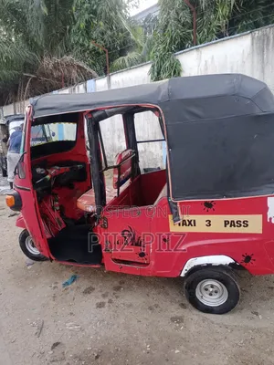 Piaggio 2023 Red