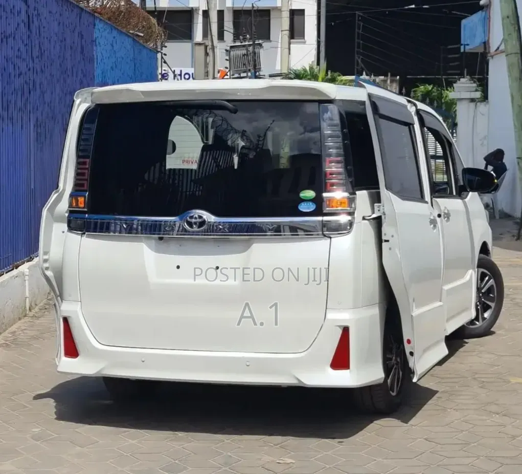 Toyota Voxy 2019 Pearl