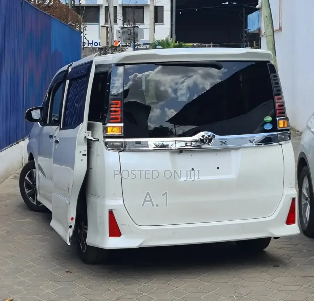 Toyota Voxy 2019 Pearl