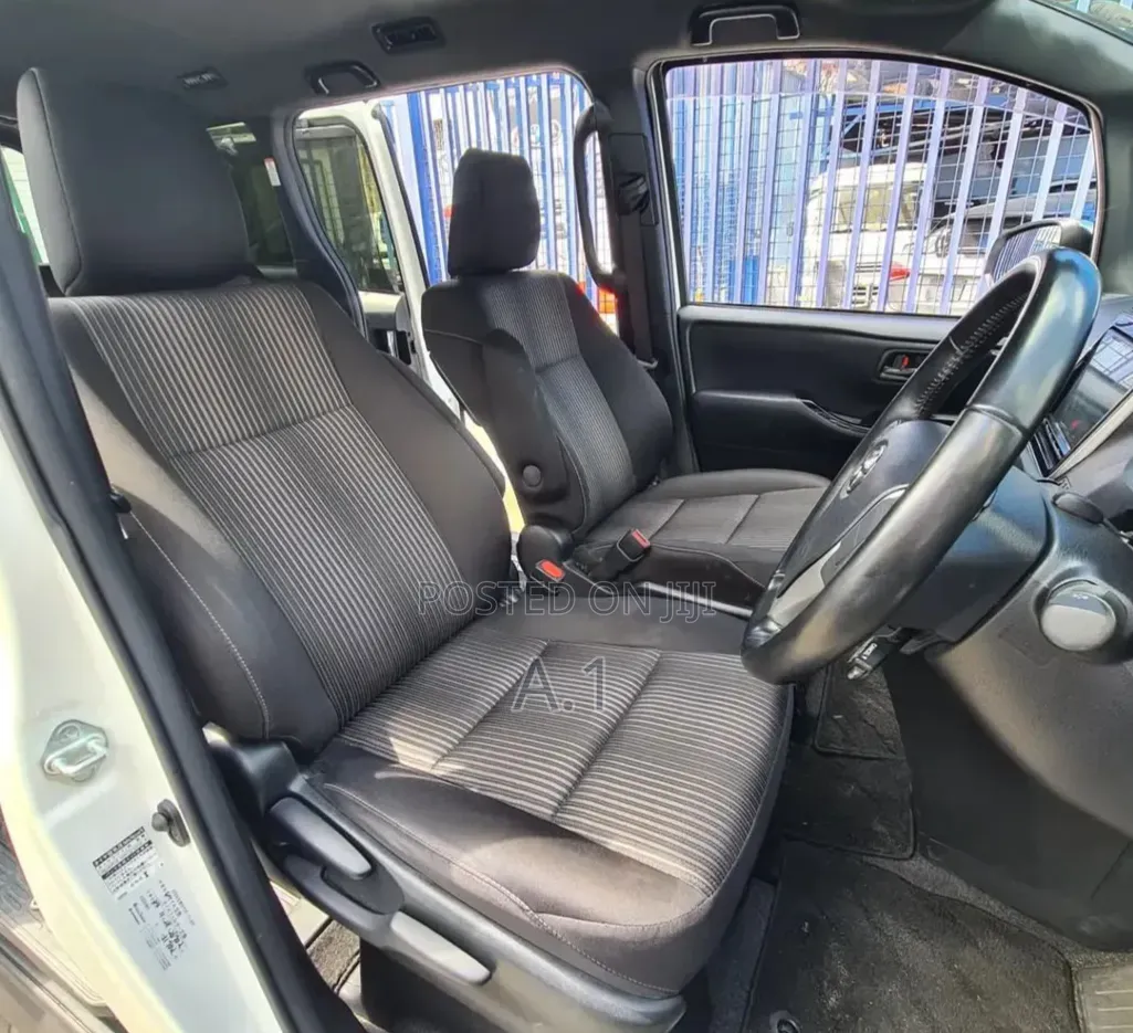 Toyota Voxy 2019 Pearl