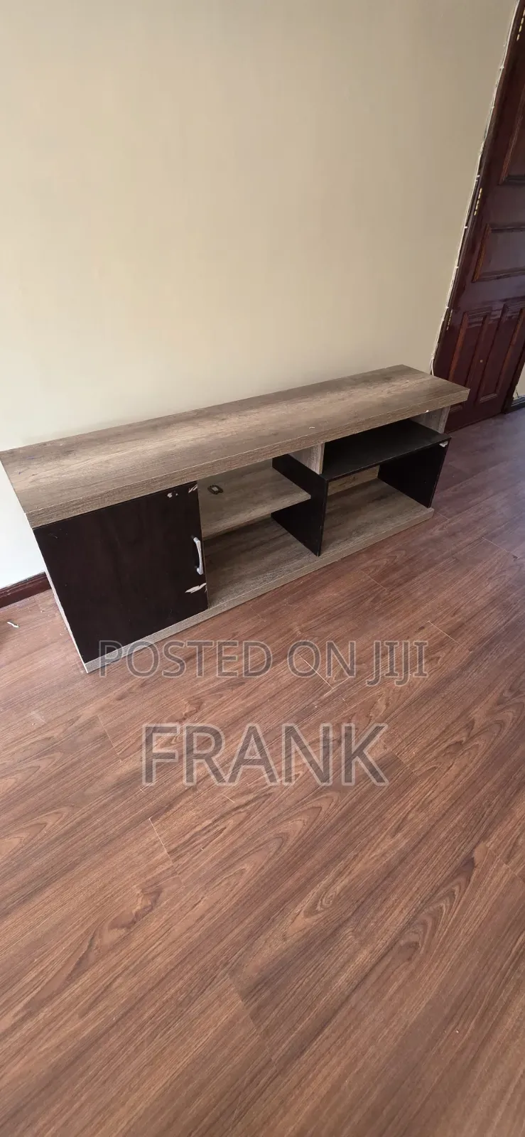 Classiv TV Stand