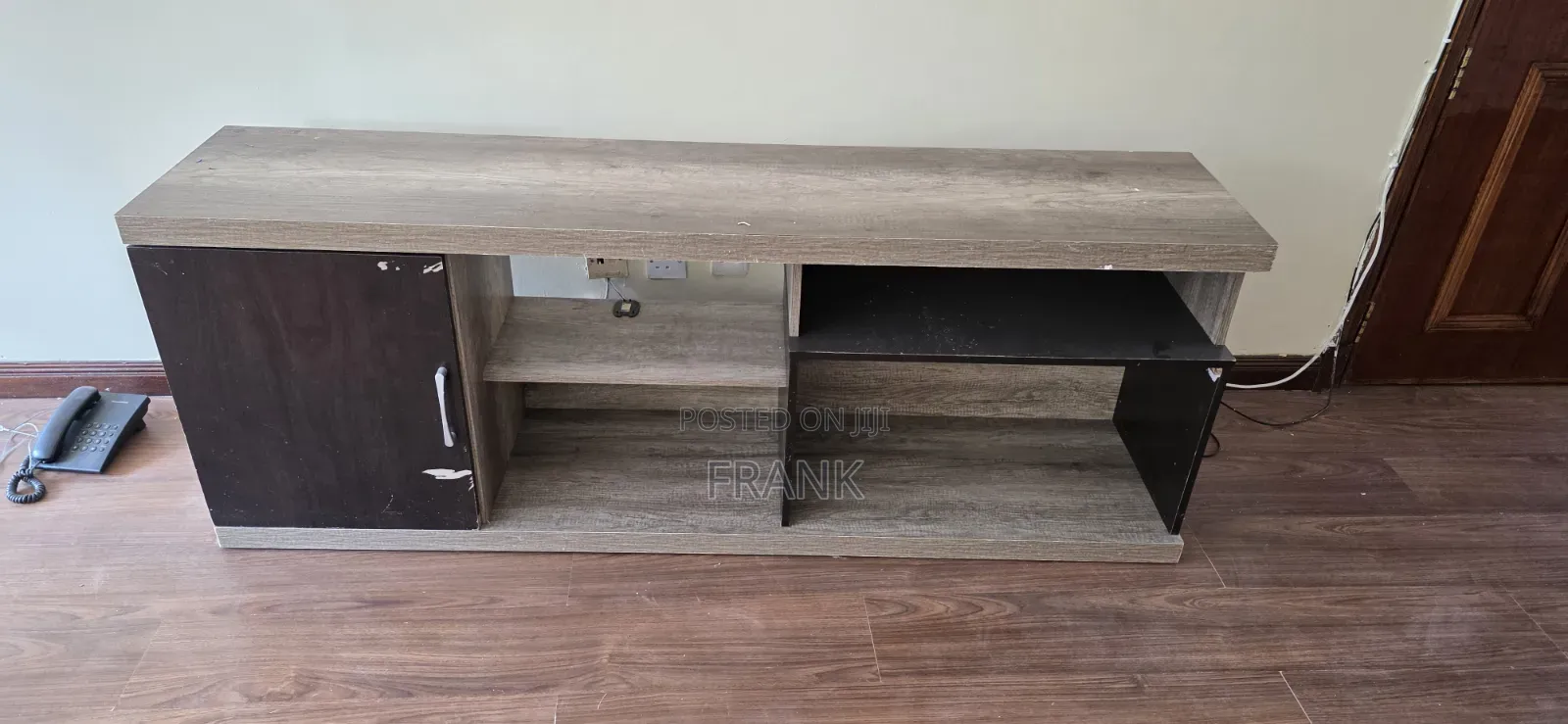 Classiv TV Stand