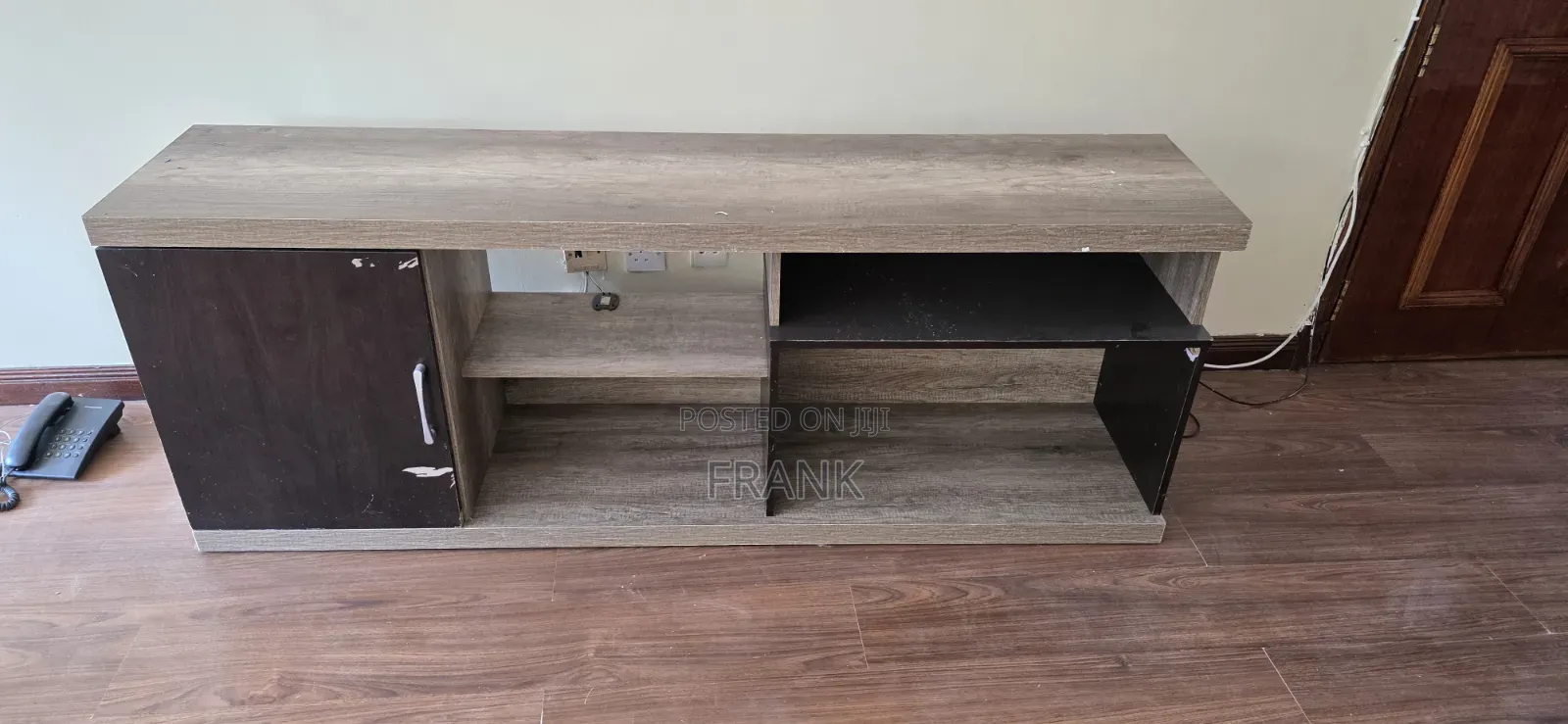 Classiv TV Stand