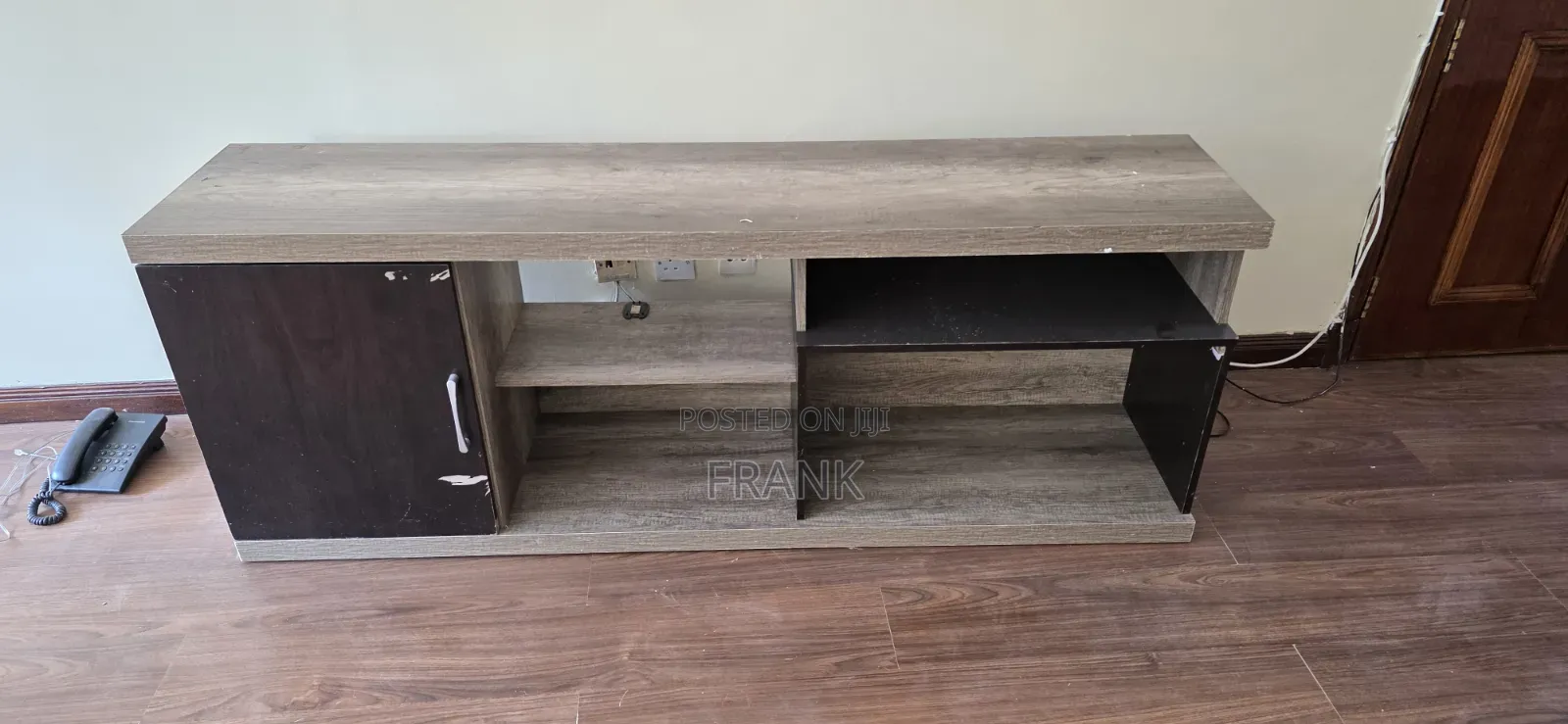 Classiv TV Stand