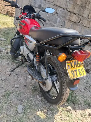 Bajaj Boxer 125 2024 Red
